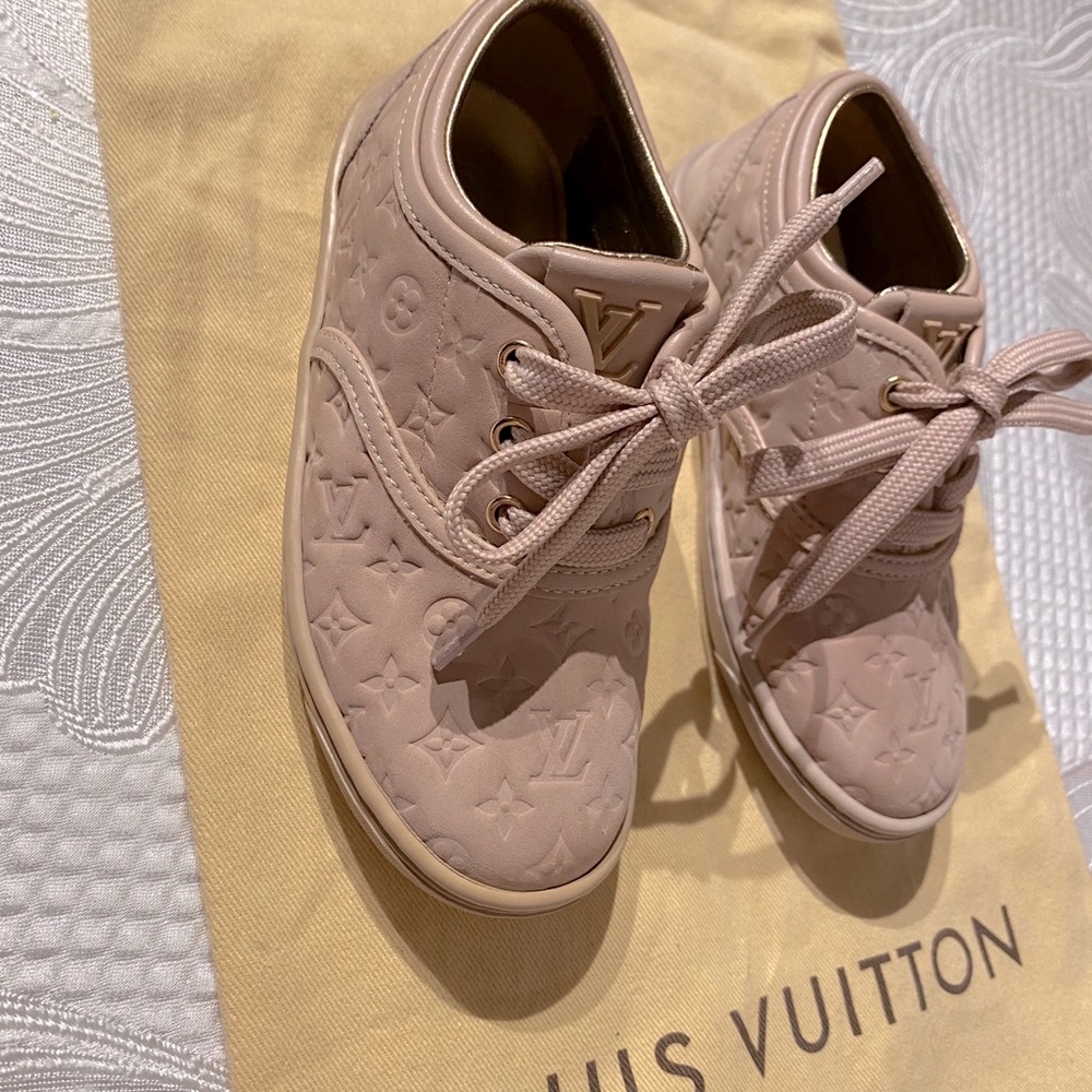 Louis Vuitton girls shoes - Picture 2 of 9